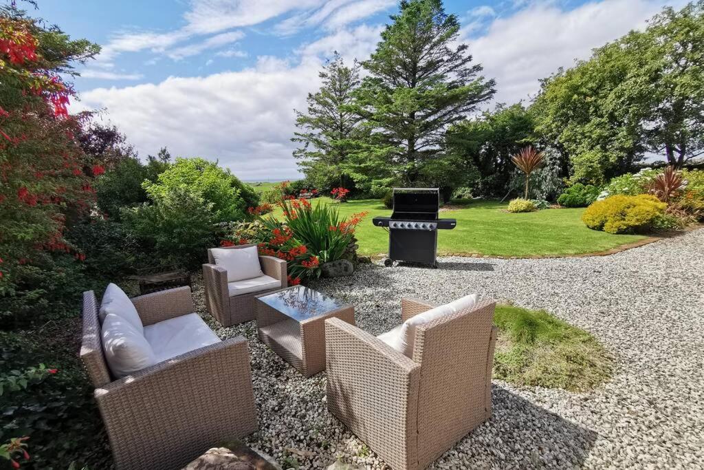 Villa Cosy, Coastal Retreat With A Large Garden Monreith Exterior foto