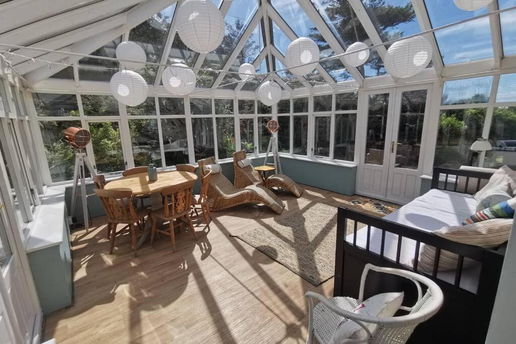 Villa Cosy, Coastal Retreat With A Large Garden Monreith Exterior foto