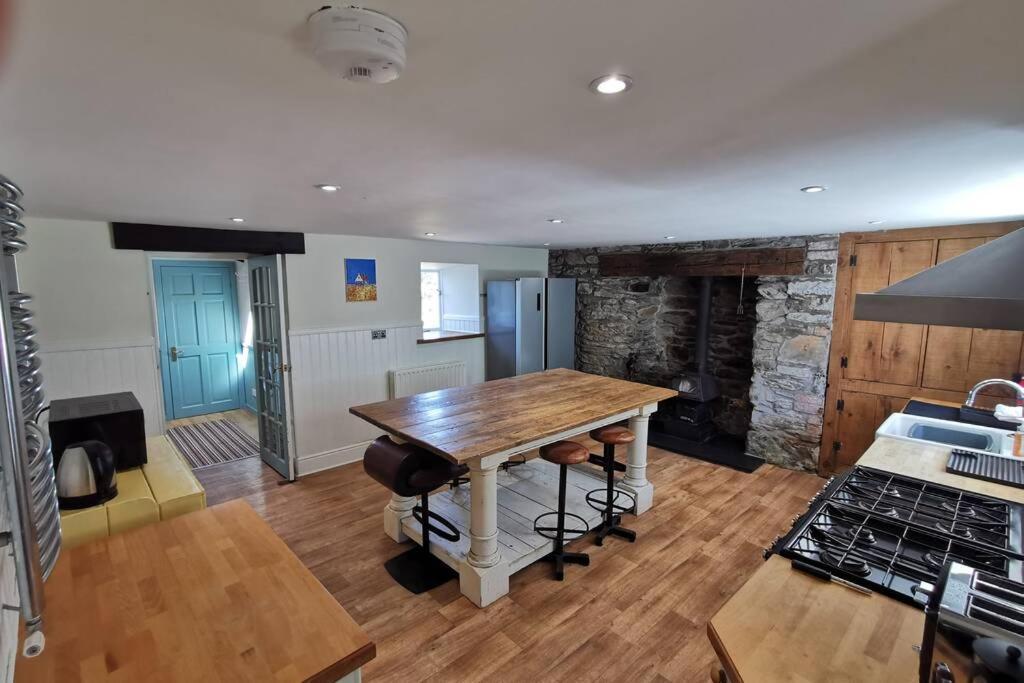 Villa Cosy, Coastal Retreat With A Large Garden Monreith Exterior foto